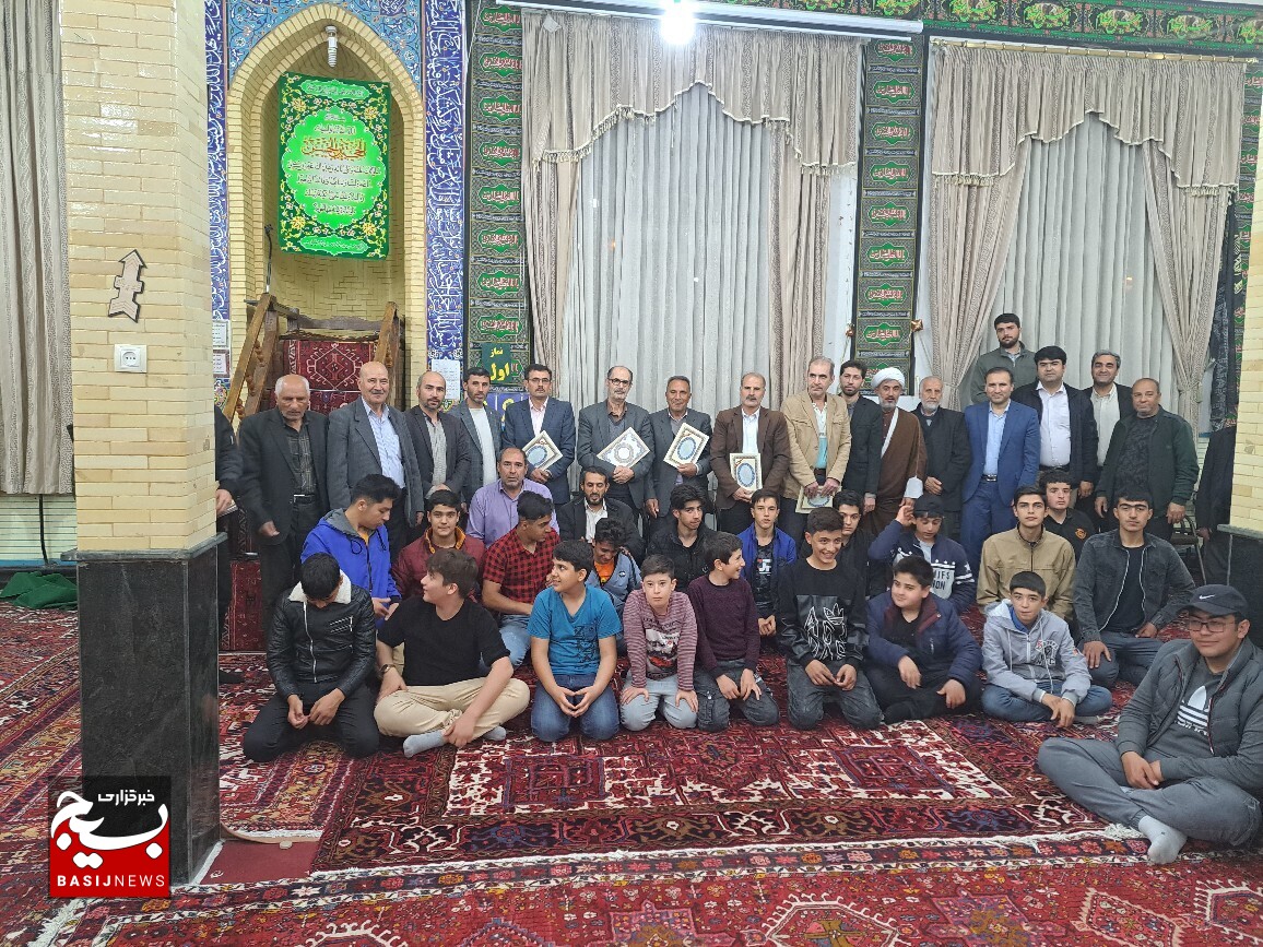 تجلیل از معلمان جهادی و پیشکسوت پایگاه علمی وليعصر در کلیبر تجلیل از معلمان جهادی و پیشکسوت پایگاه علمی وليعصر در کلیبر