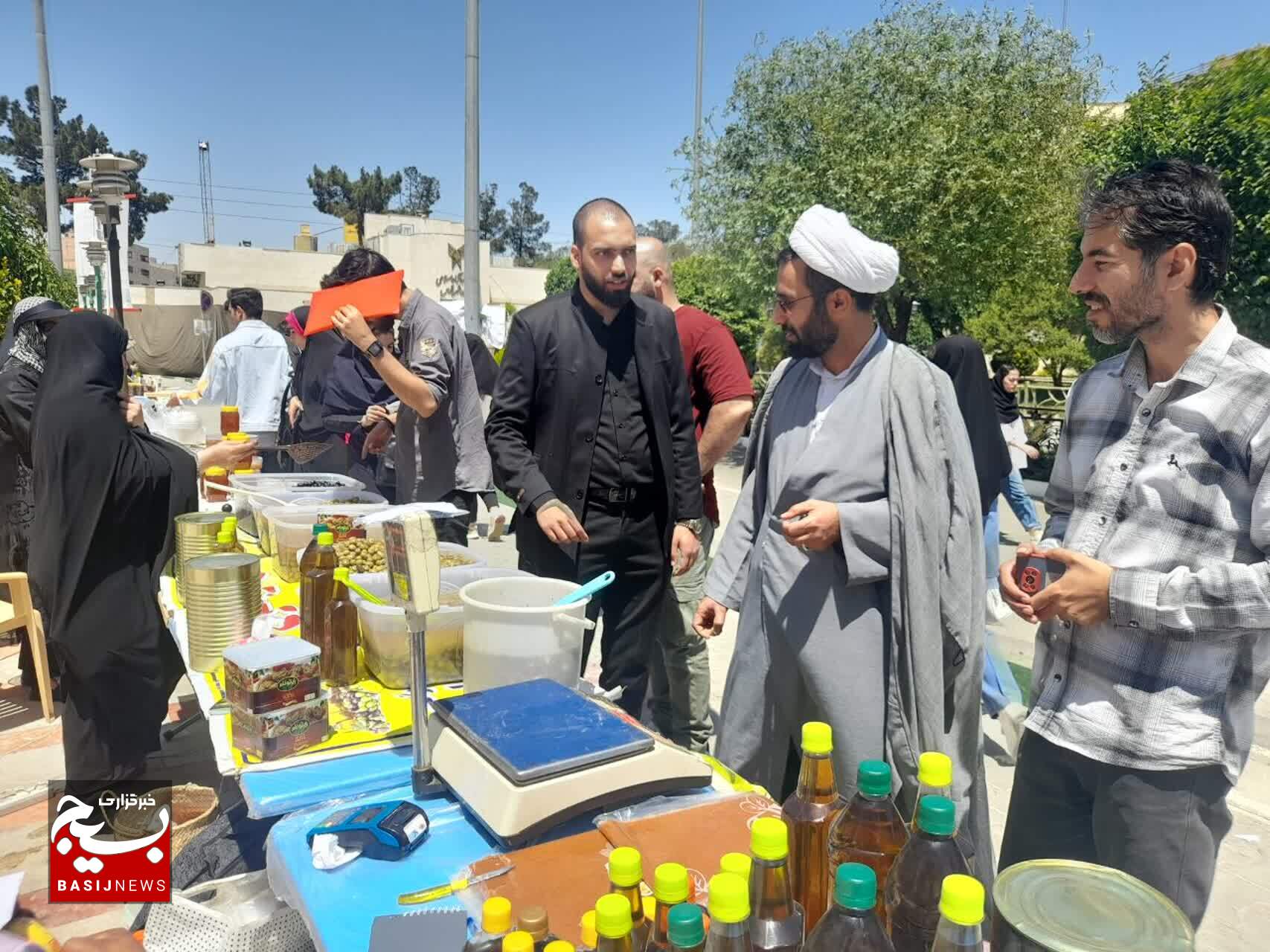 ًبازدید مسئول نماینده ولی فقیه در سپاه شهرستان قدس از نمایشگاه عرضه محصولات اقتصاد مقاومتی ًبازدید مسئول نماینده ولی فقیه در سپاه شهرستان قدس از نمایشگاه عرضه محصولات اقتصاد مقاومتی