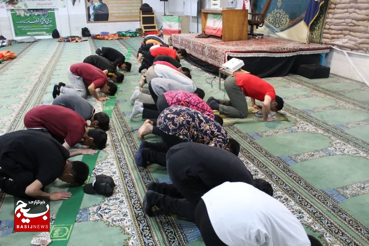 برگزاری اردوی یکروزه تفریحی _ ورزشی بسیجیان پایگاه سردار شهید مهدی زینالدین در پادگان خیبر قم برگزاری اردوی یکروزه تفریحی _ ورزشی بسیجیان پایگاه سردار شهید مهدی زینالدین در پادگان خیبر قم