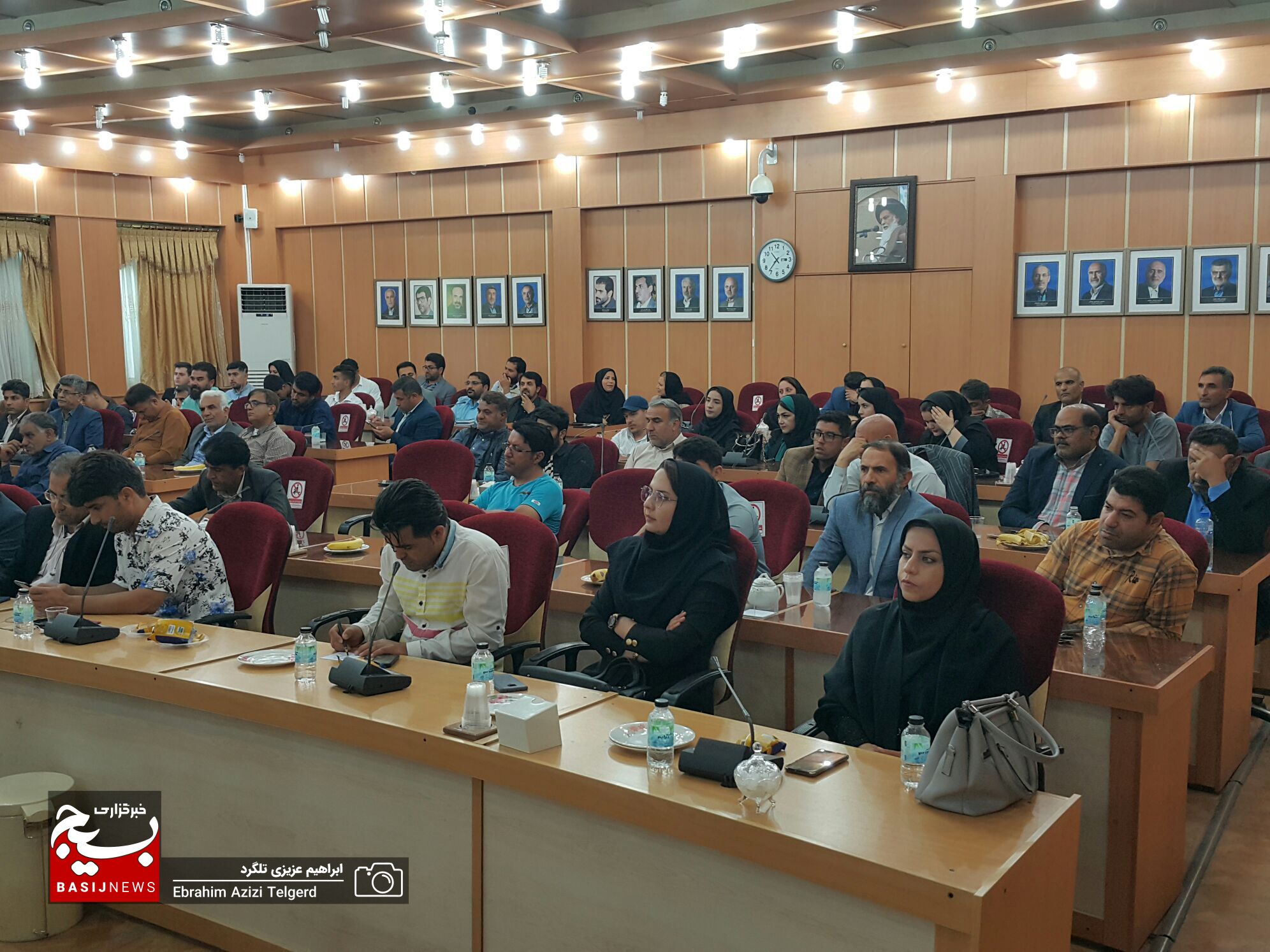 نشست صمیمی هنرمندان با استاندار کهگیلویه و بویراحمد