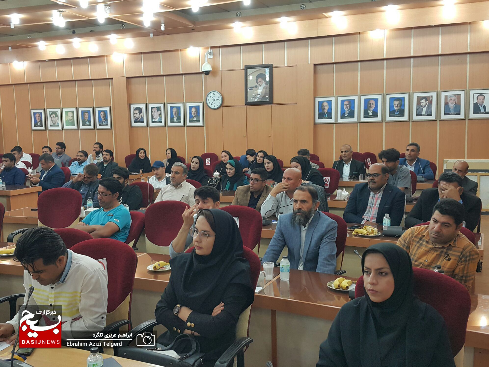 نشست صمیمی هنرمندان با استاندار کهگیلویه و بویراحمد