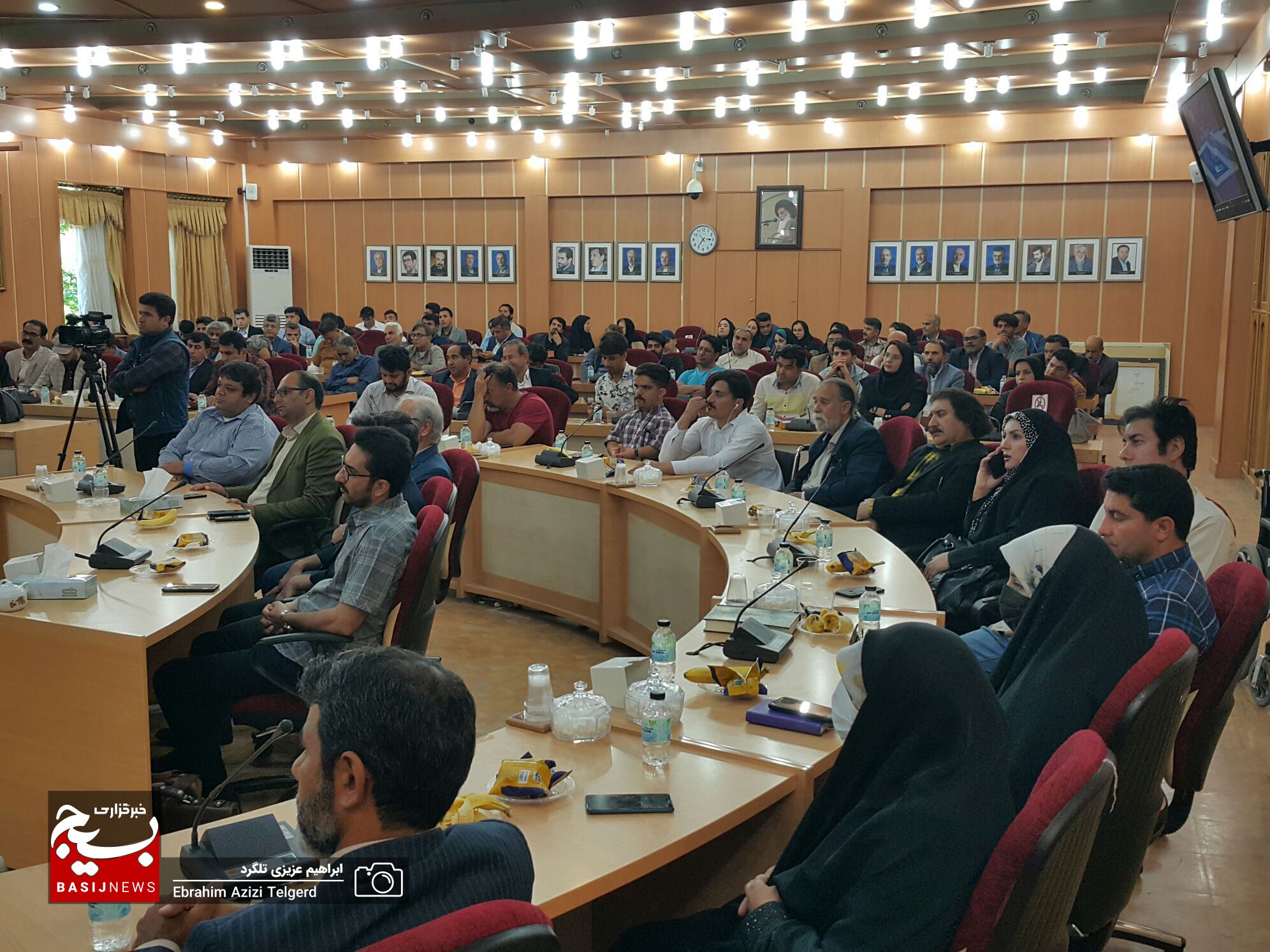 نشست صمیمی هنرمندان با استاندار کهگیلویه و بویراحمد