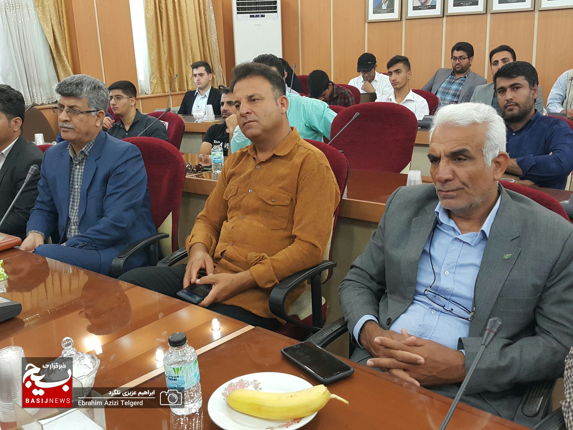 نشست صمیمی هنرمندان با استاندار کهگیلویه و بویراحمد