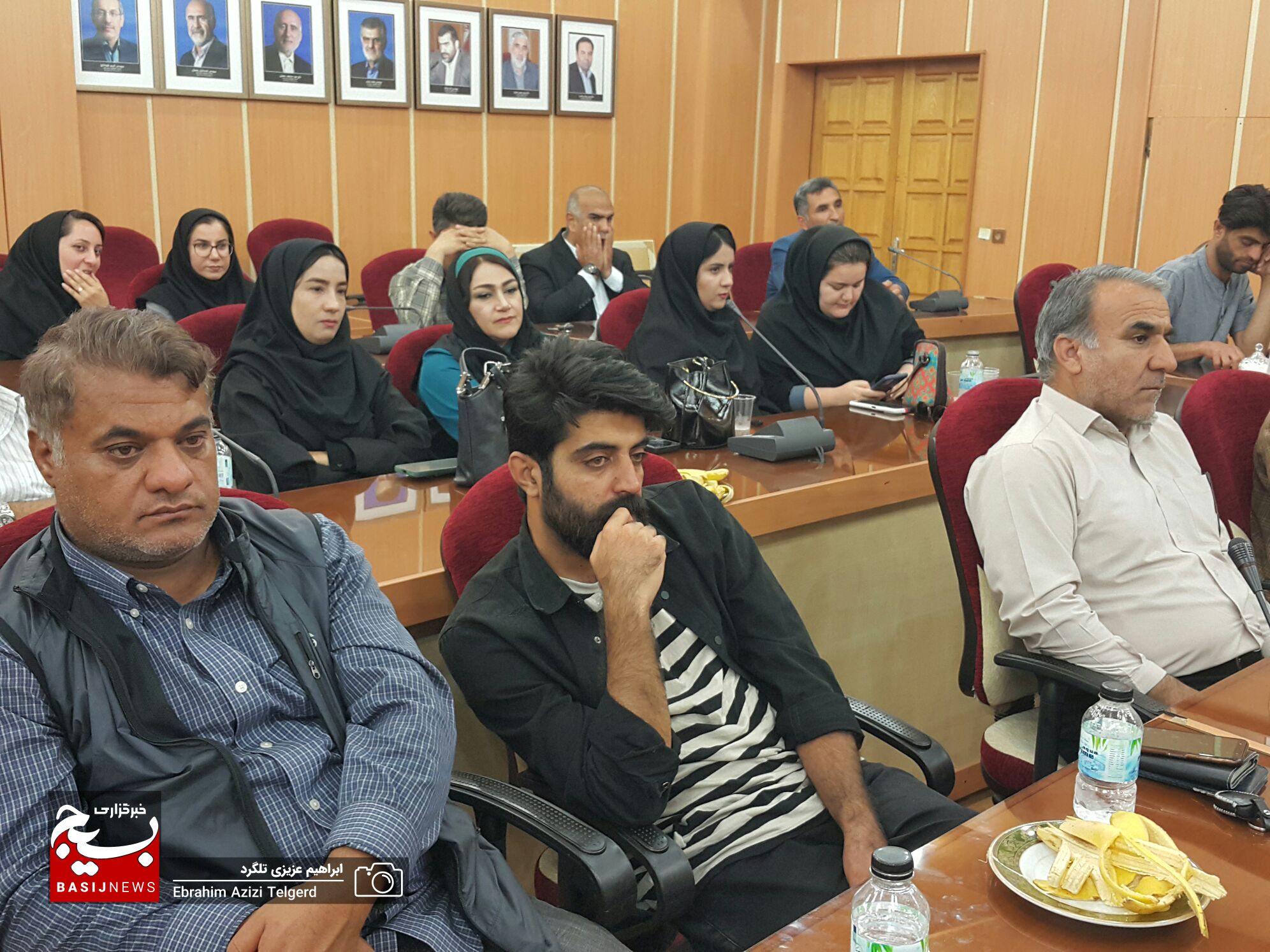 نشست صمیمی هنرمندان با استاندار کهگیلویه و بویراحمد