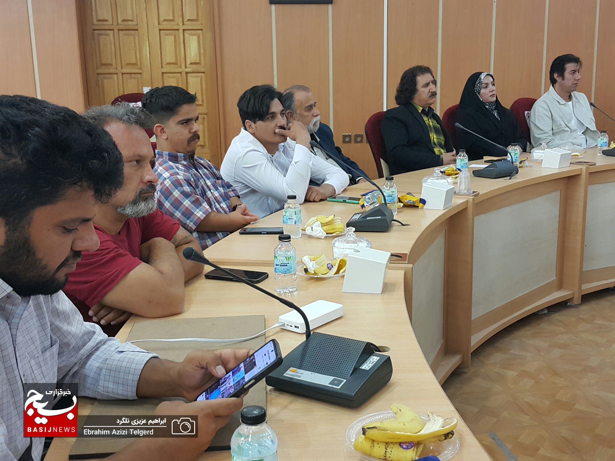 نشست صمیمی هنرمندان با استاندار کهگیلویه و بویراحمد