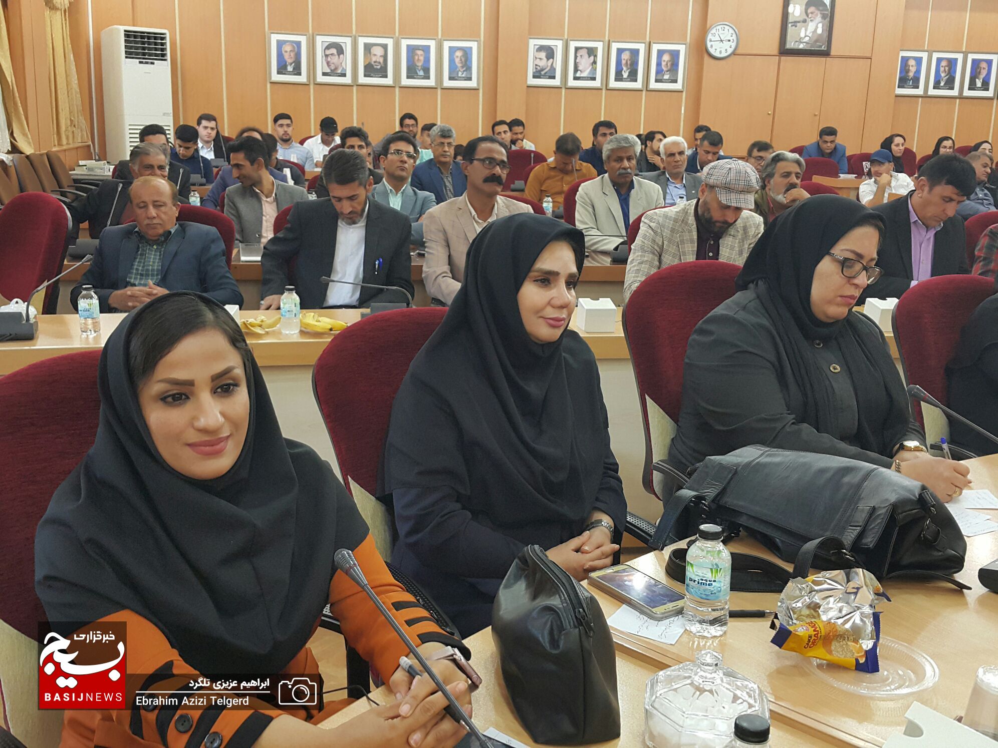 نشست صمیمی هنرمندان با استاندار کهگیلویه و بویراحمد