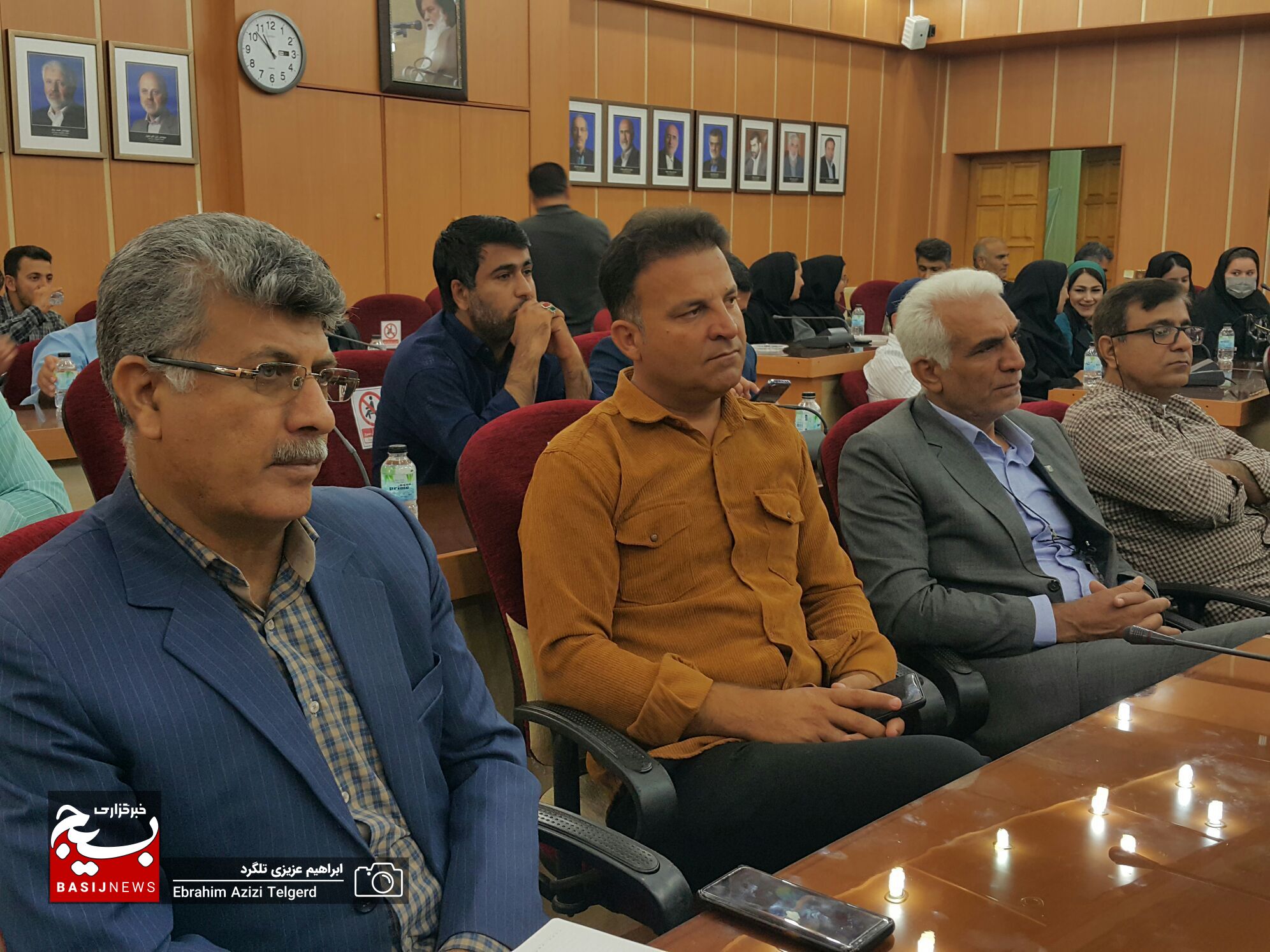 نشست صمیمی هنرمندان با استاندار کهگیلویه و بویراحمد