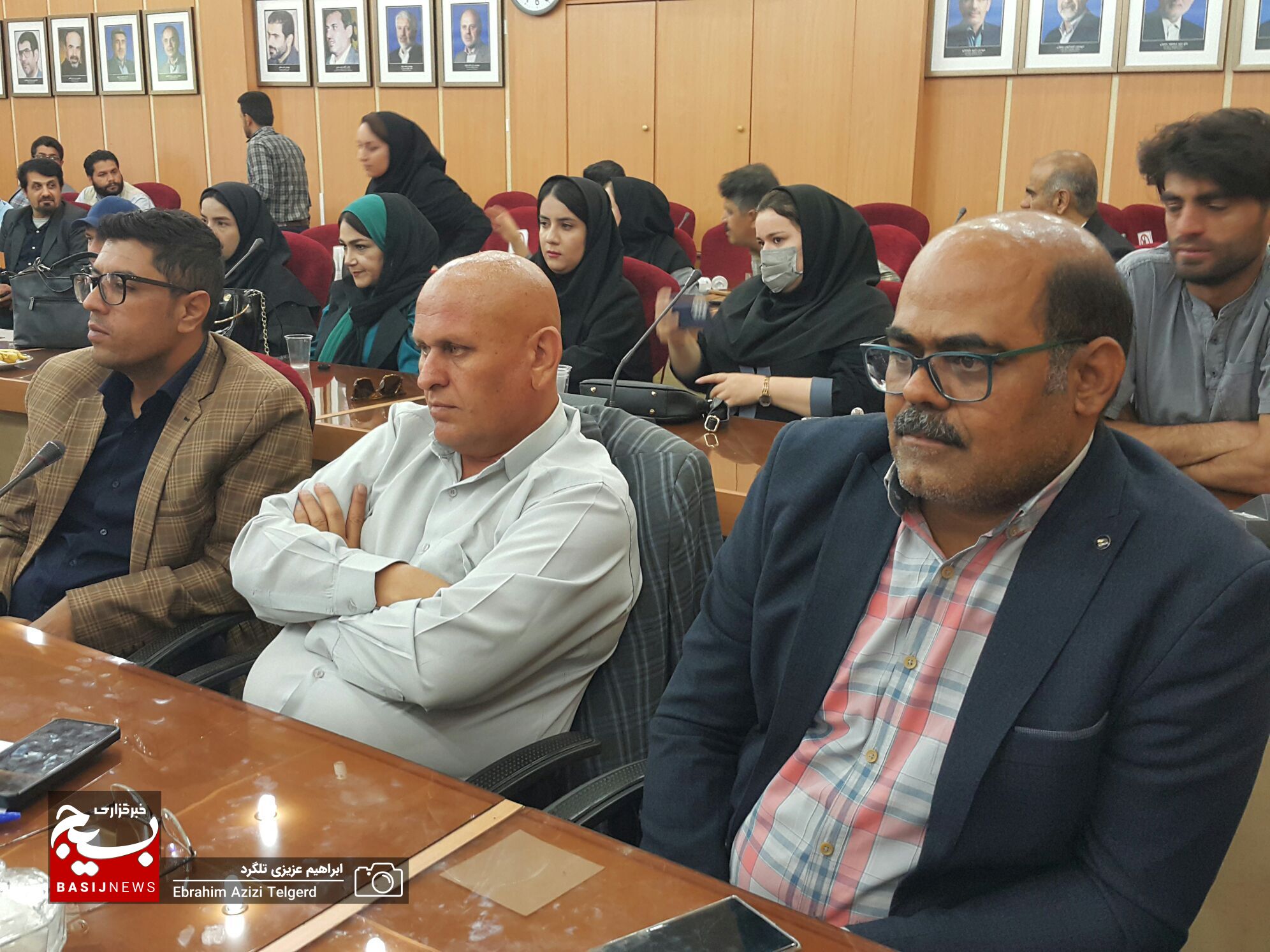 نشست صمیمی هنرمندان با استاندار کهگیلویه و بویراحمد