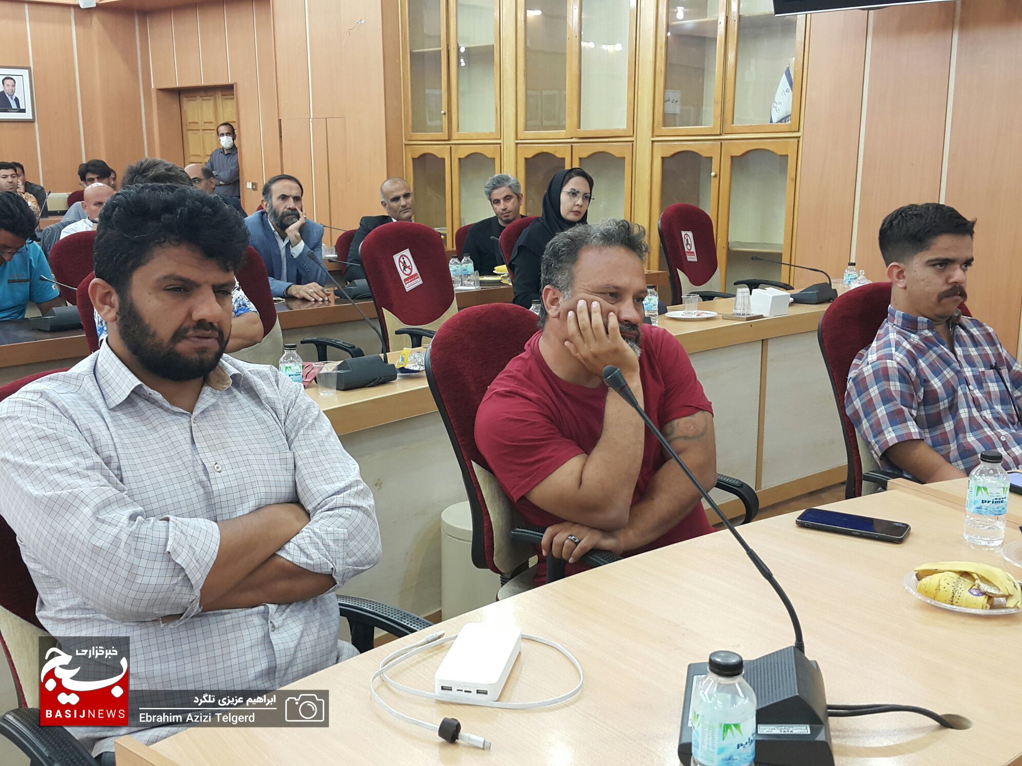 نشست صمیمی هنرمندان با استاندار کهگیلویه و بویراحمد