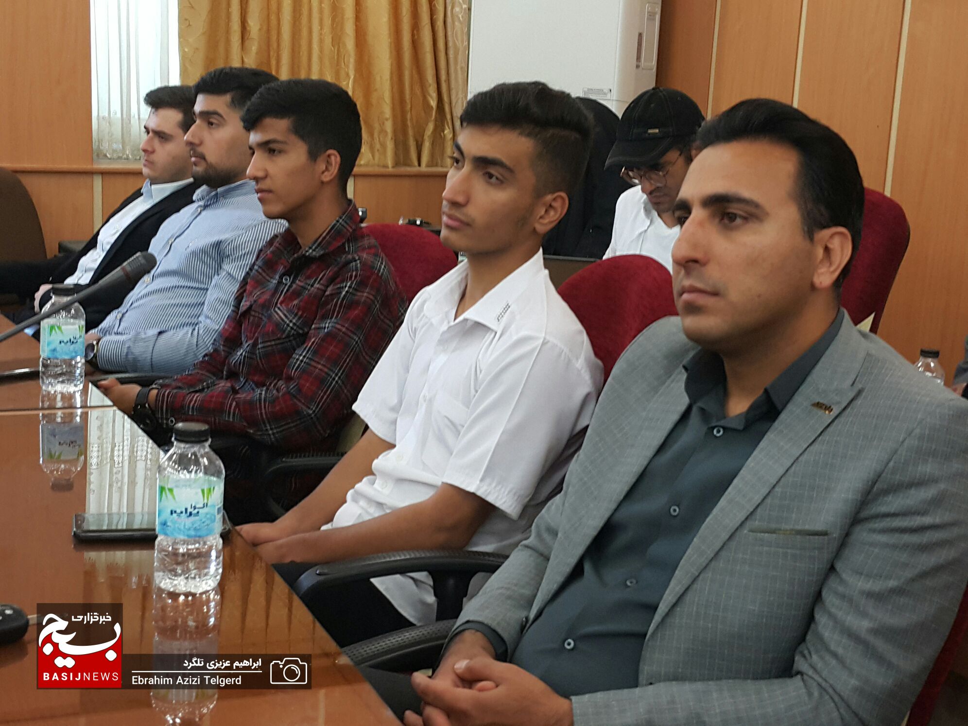 نشست صمیمی هنرمندان با استاندار کهگیلویه و بویراحمد