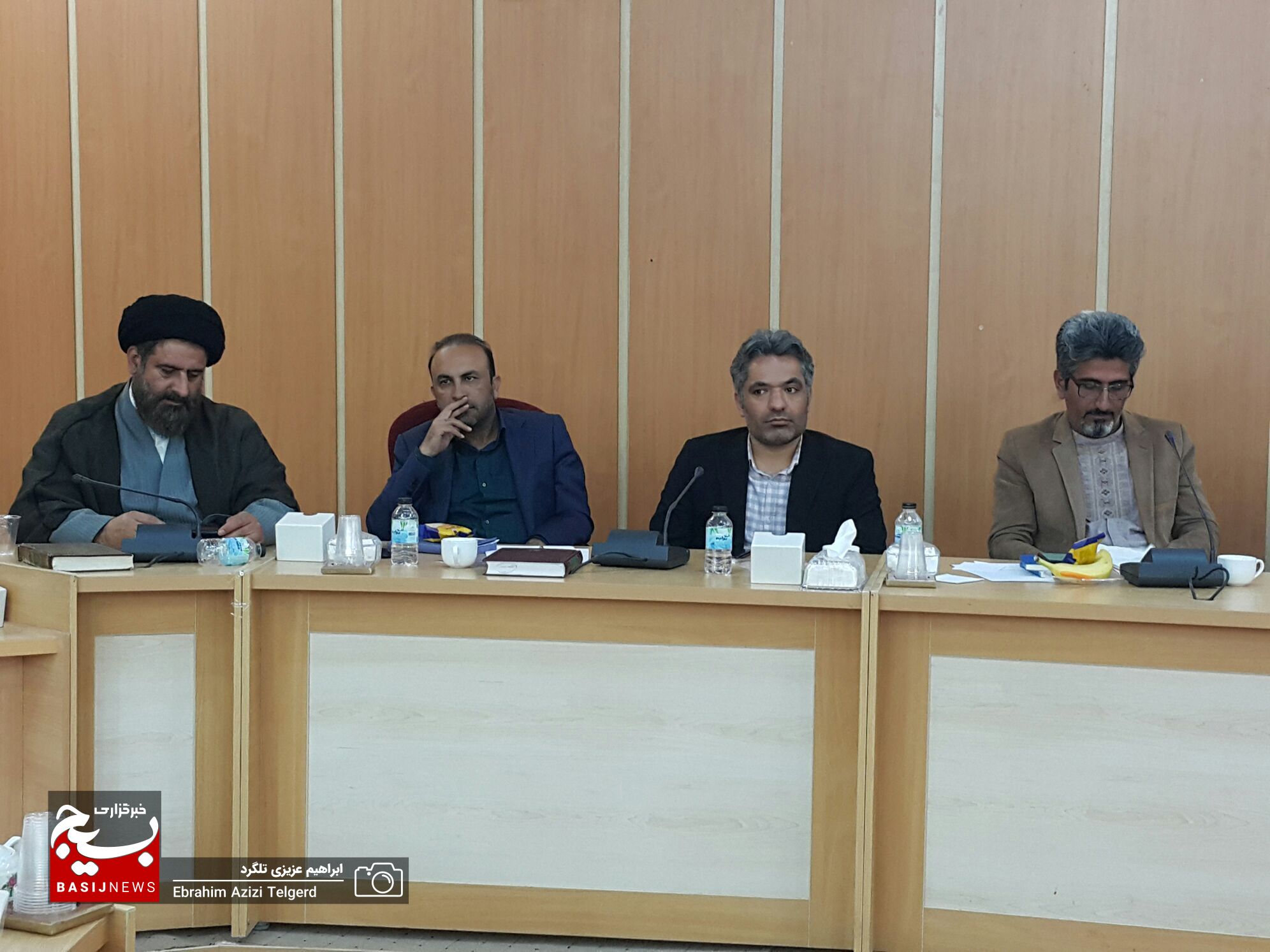 نشست صمیمی هنرمندان با استاندار کهگیلویه و بویراحمد