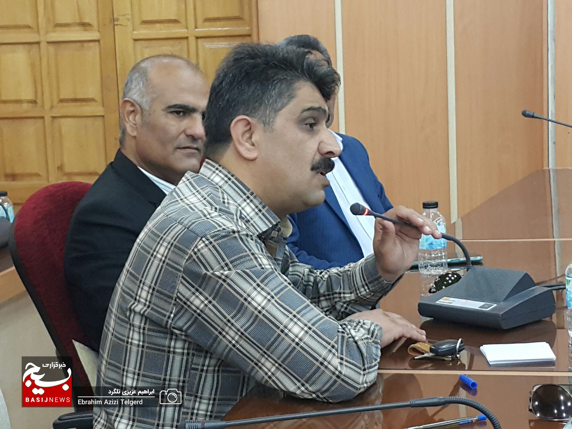 نشست صمیمی هنرمندان با استاندار کهگیلویه و بویراحمد