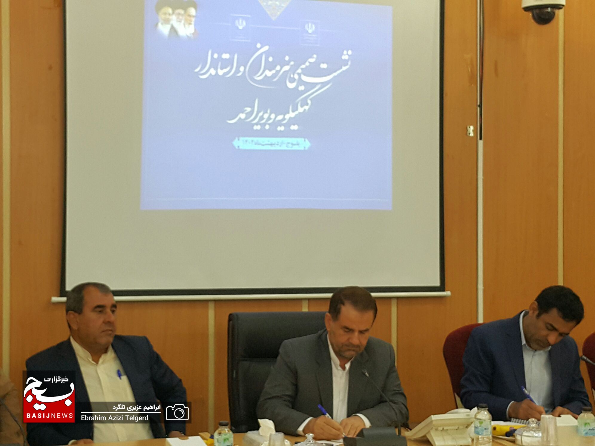 نشست صمیمی هنرمندان با استاندار کهگیلویه و بویراحمد