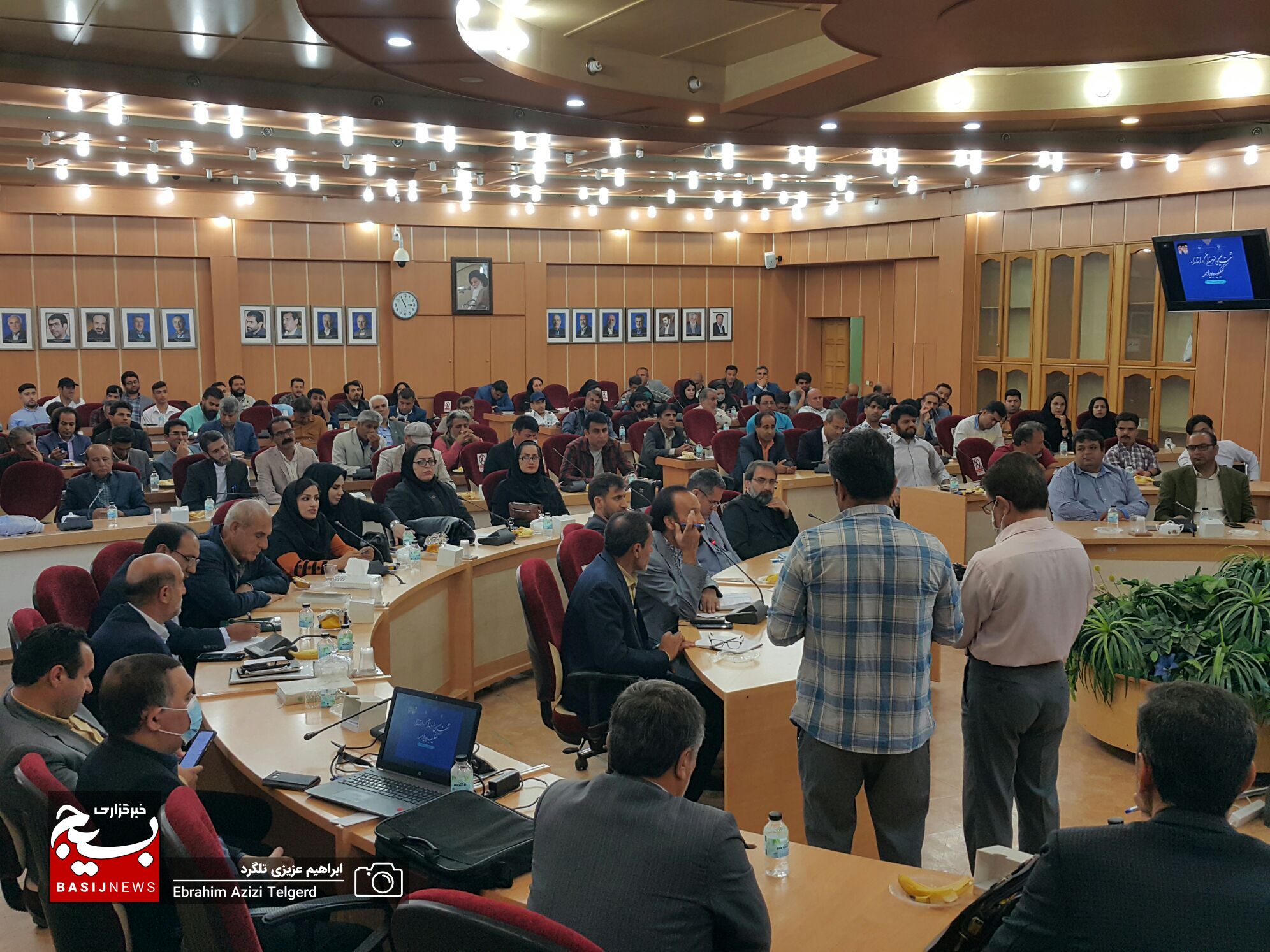 نشست صمیمی هنرمندان با استاندار کهگیلویه و بویراحمد
