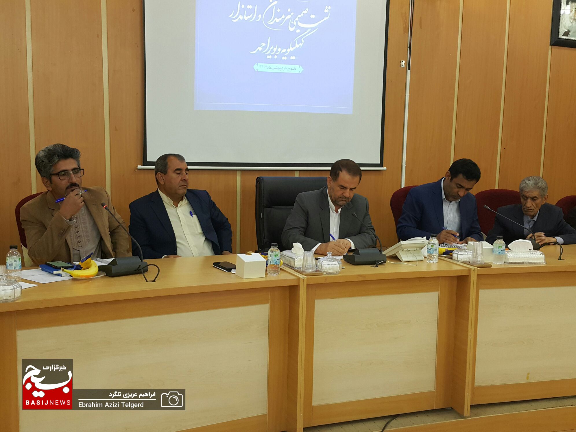 نشست صمیمی هنرمندان با استاندار کهگیلویه و بویراحمد