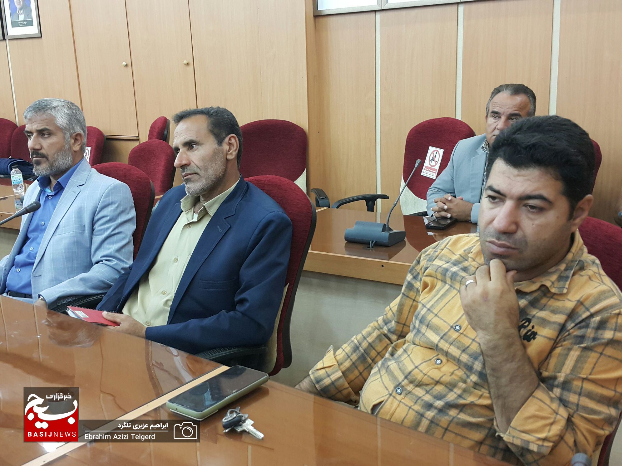 نشست صمیمی هنرمندان با استاندار کهگیلویه و بویراحمد