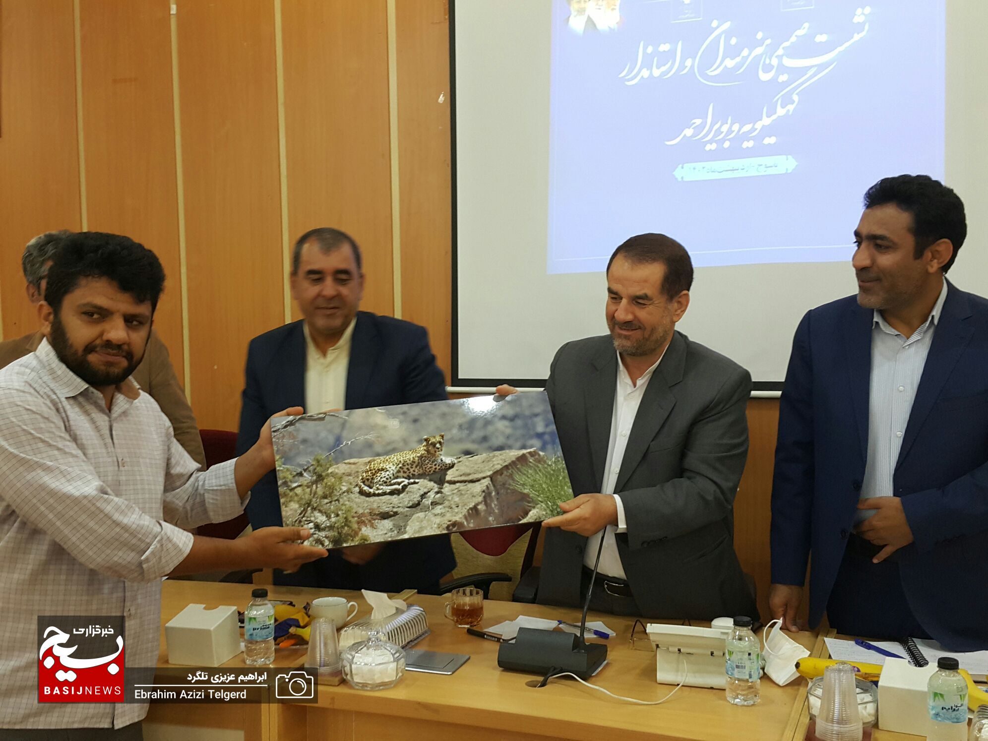 نشست صمیمی هنرمندان با استاندار کهگیلویه و بویراحمد