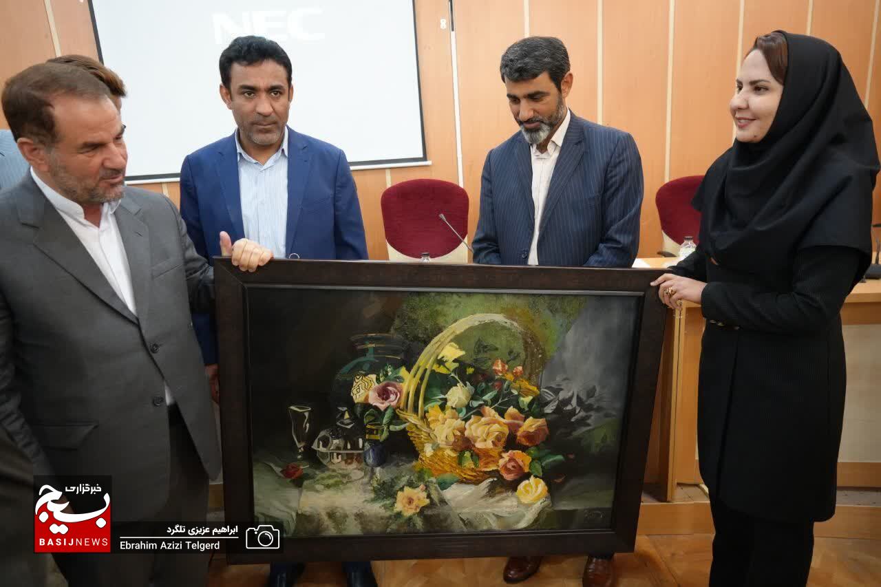 تصاویر جالب از نشست صمیمی هنرمندان با استاندار کهگیلویه و بویراحمد