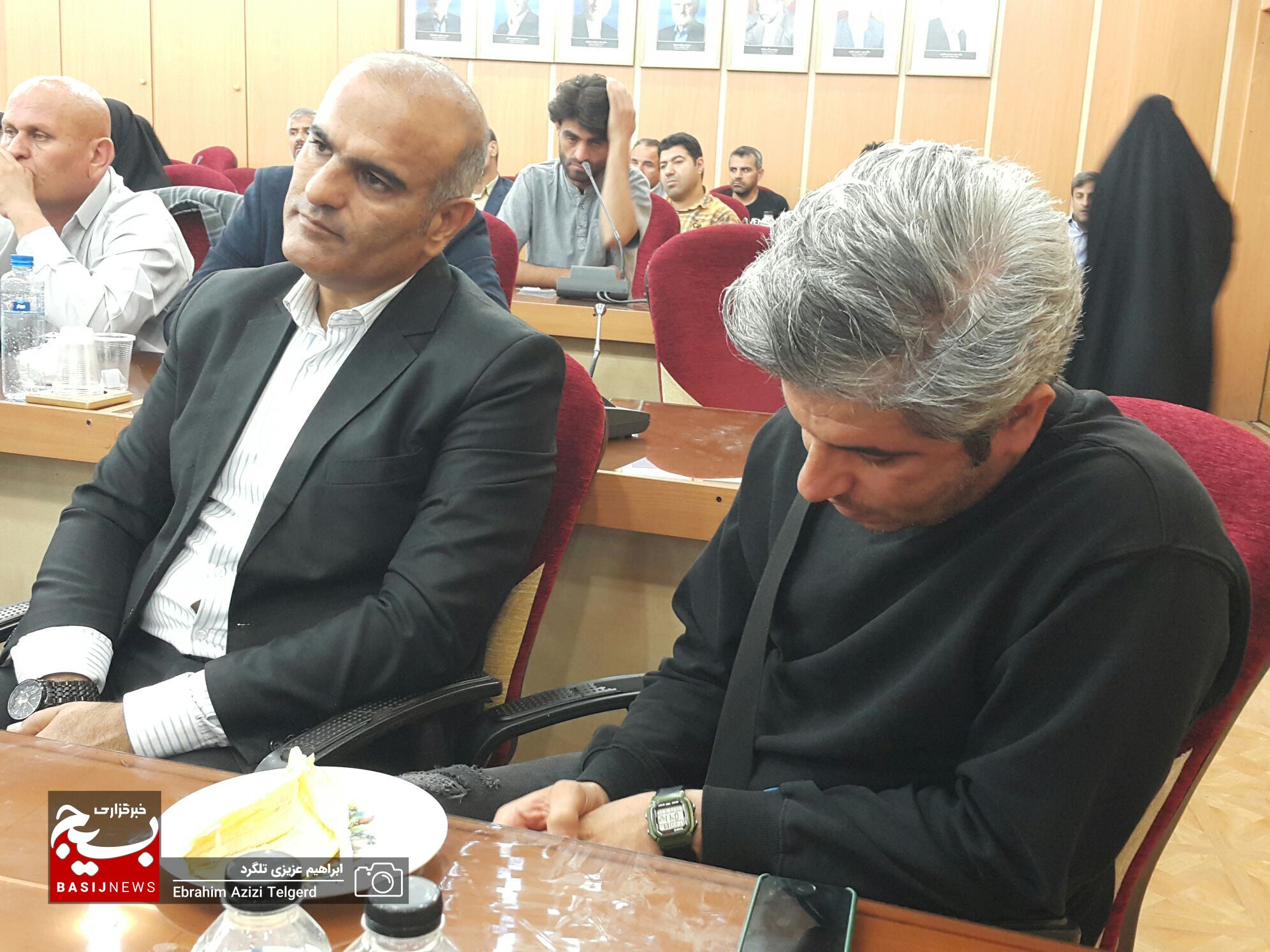 تصاویر جالب از نشست صمیمی هنرمندان با استاندار کهگیلویه و بویراحمد