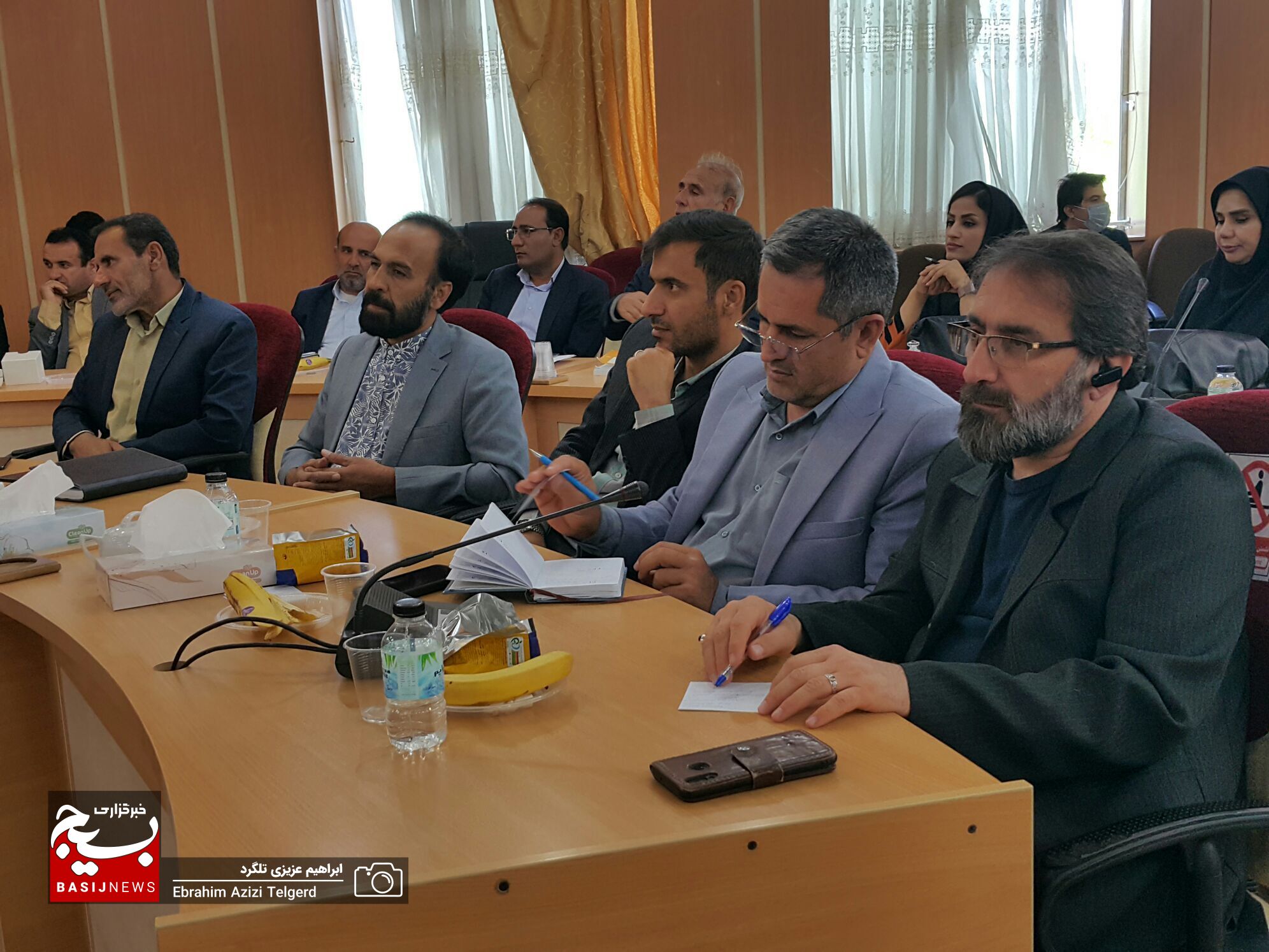تصاویر جالب از نشست صمیمی هنرمندان با استاندار کهگیلویه و بویراحمد
