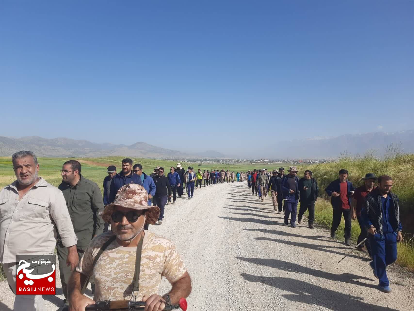 کوهپیمایی فرمانده و رزمندگان تیپ ۴۸ فتح در یاسوج کوهپیمایی فرمانده و رزمندگان تیپ ۴۸ فتح در یاسوج
