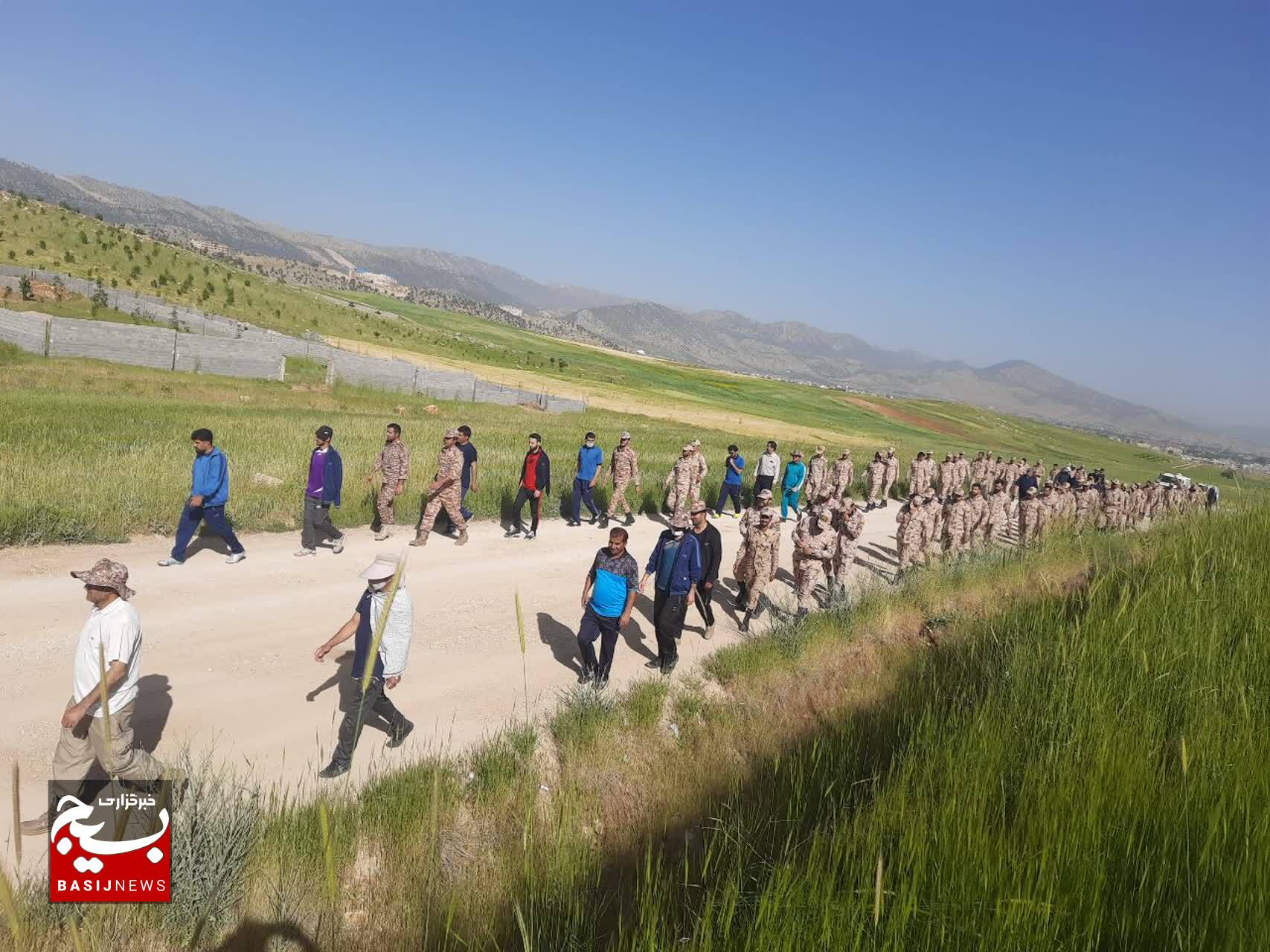 کوهپیمایی فرمانده و رزمندگان تیپ ۴۸ فتح در یاسوج کوهپیمایی فرمانده و رزمندگان تیپ ۴۸ فتح در یاسوج