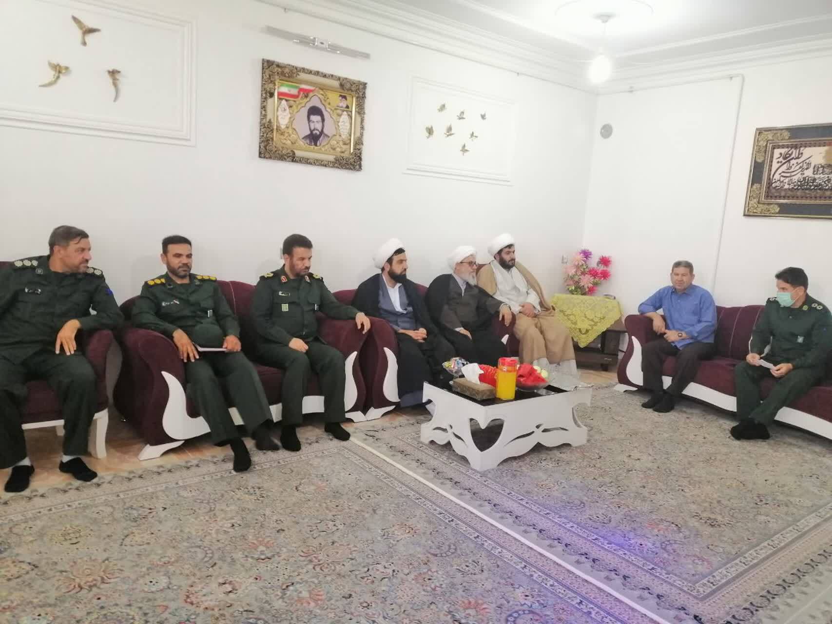 دیدارجانشین فرمانده سپاه امیرالمؤمنین (ع)با خانواده شهید گرانقدر مجید جعفری دیدارجانشین فرمانده سپاه امیرالمؤمنین (ع)با خانواده شهید گرانقدر مجید جعفری