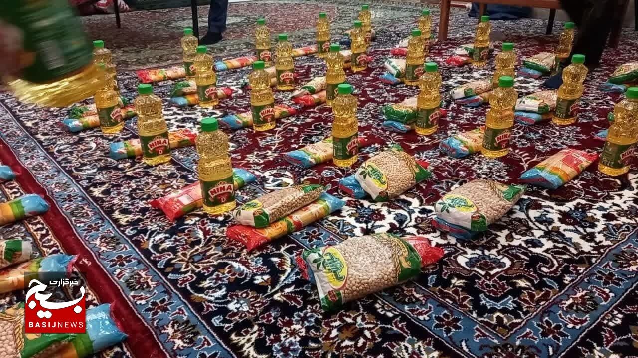 توزیع 170 بسته معیشتی بین خانوادههای نیازمند قمی توزیع 170 بسته معیشتی بین خانوادههای نیازمند قمی