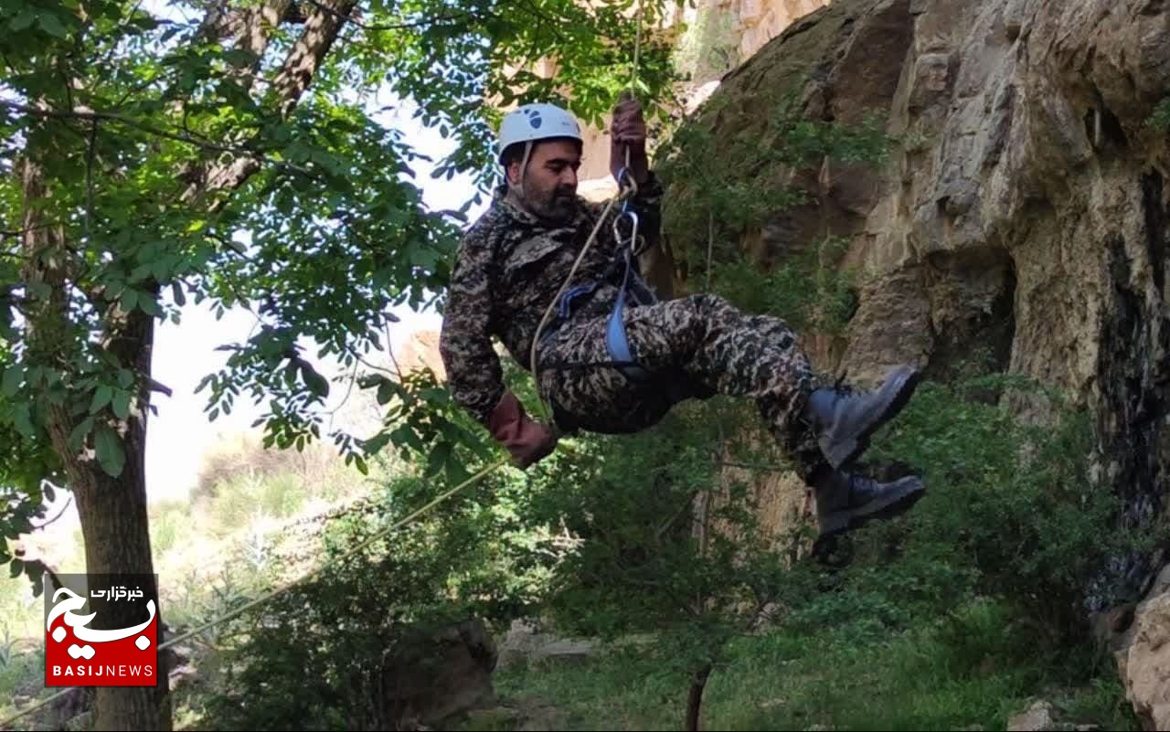 اجرای اردوی فرهنگی رزمی بسیجیان گردان یکم و هشتم امام حسین (ع) لشکر عملیاتی 17 امام علی بن ابیطالب (ع) اجرای اردوی فرهنگی رزمی بسیجیان گردان یکم و هشتم امام حسین (ع) لشکر عملیاتی 17 امام علی بن ابیطالب (ع)