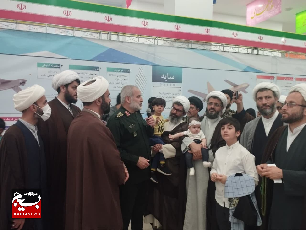بازدید طلاب و اساتید حوزه علمیه قم از نمایشگاه«آسمان اقتدار» بازدید طلاب و اساتید حوزه علمیه قم از نمایشگاه«آسمان اقتدار»
