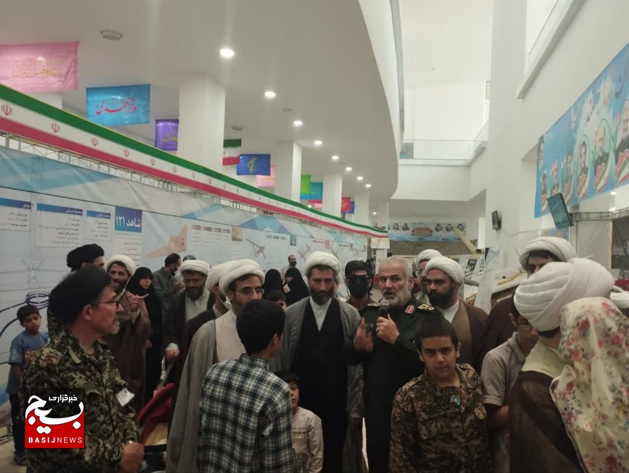 بازدید طلاب و اساتید حوزه علمیه قم از نمایشگاه«آسمان اقتدار» بازدید طلاب و اساتید حوزه علمیه قم از نمایشگاه«آسمان اقتدار»