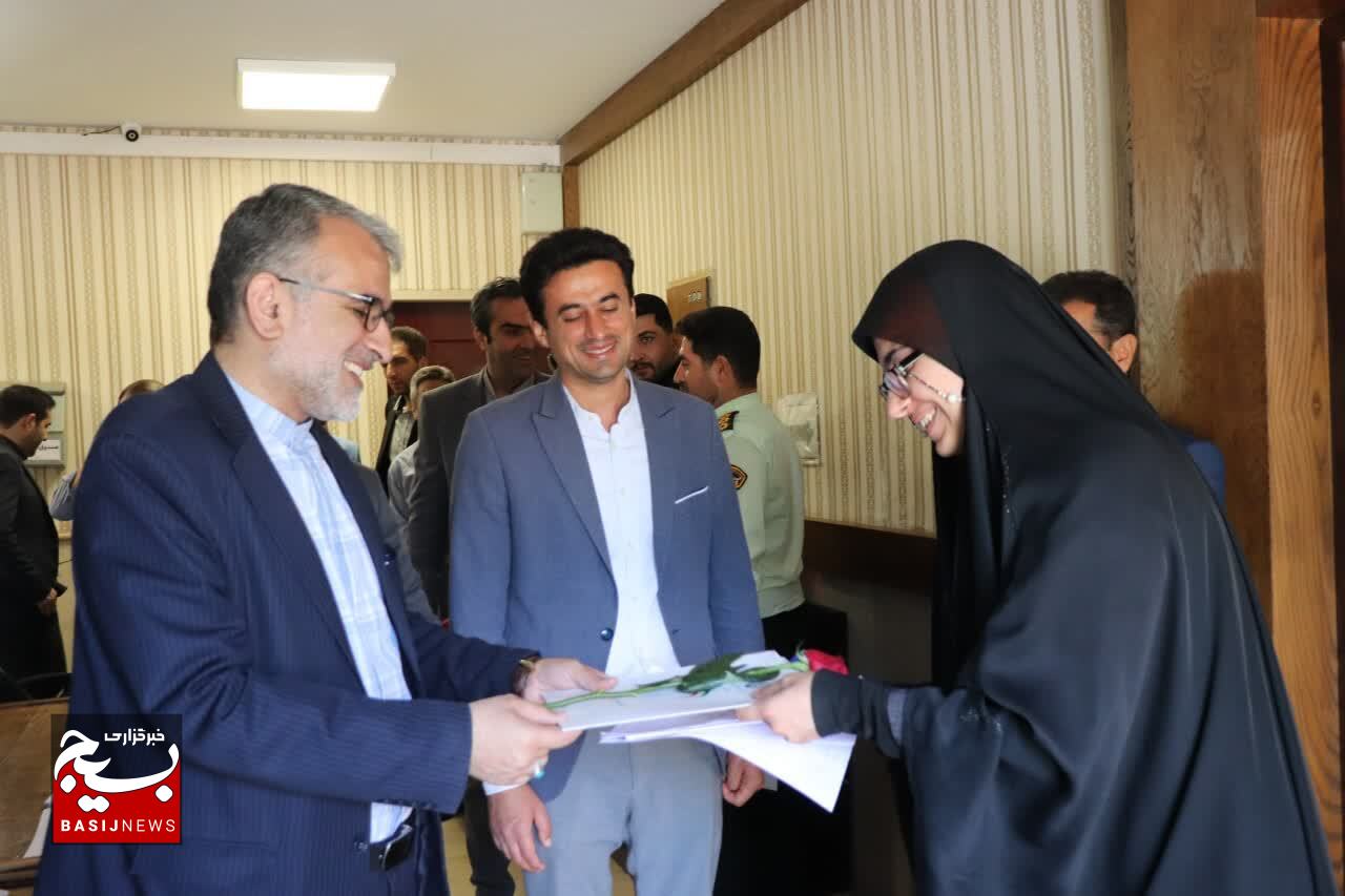 آئین تجلیل از روابط عمومی ادارات شهرستان قدس آئین تجلیل از روابط عمومی ادارات شهرستان قدس