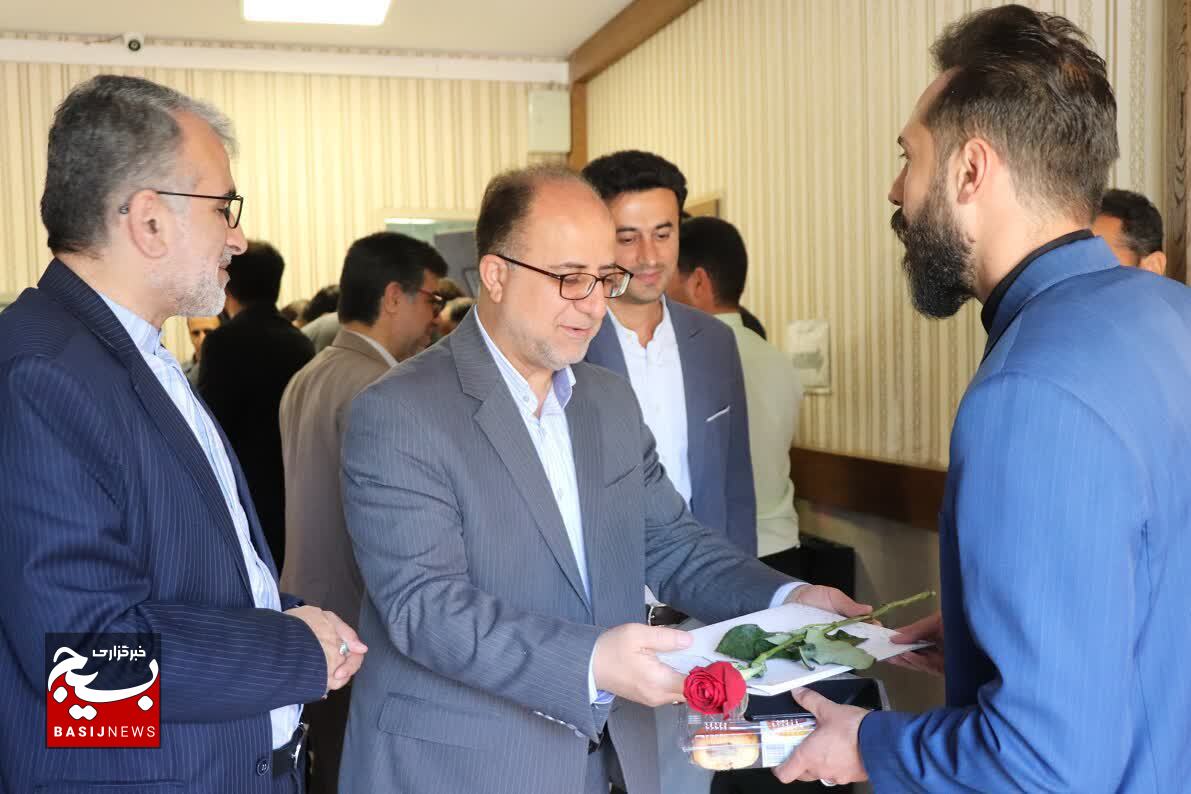 آئین تجلیل از روابط عمومی ادارات شهرستان قدس آئین تجلیل از روابط عمومی ادارات شهرستان قدس