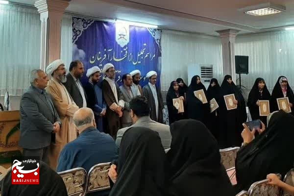 آیین تجلیل از رتبهداران و حافظان برگزیده مهدقرآنی کاشمر آیین تجلیل از رتبهداران و حافظان برگزیده مهدقرآنی کاشمر