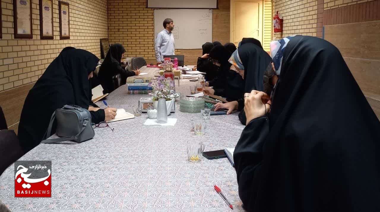 برگزاری دوره خبرنویسی در حوزه خواهران امام ابیها(س) قم