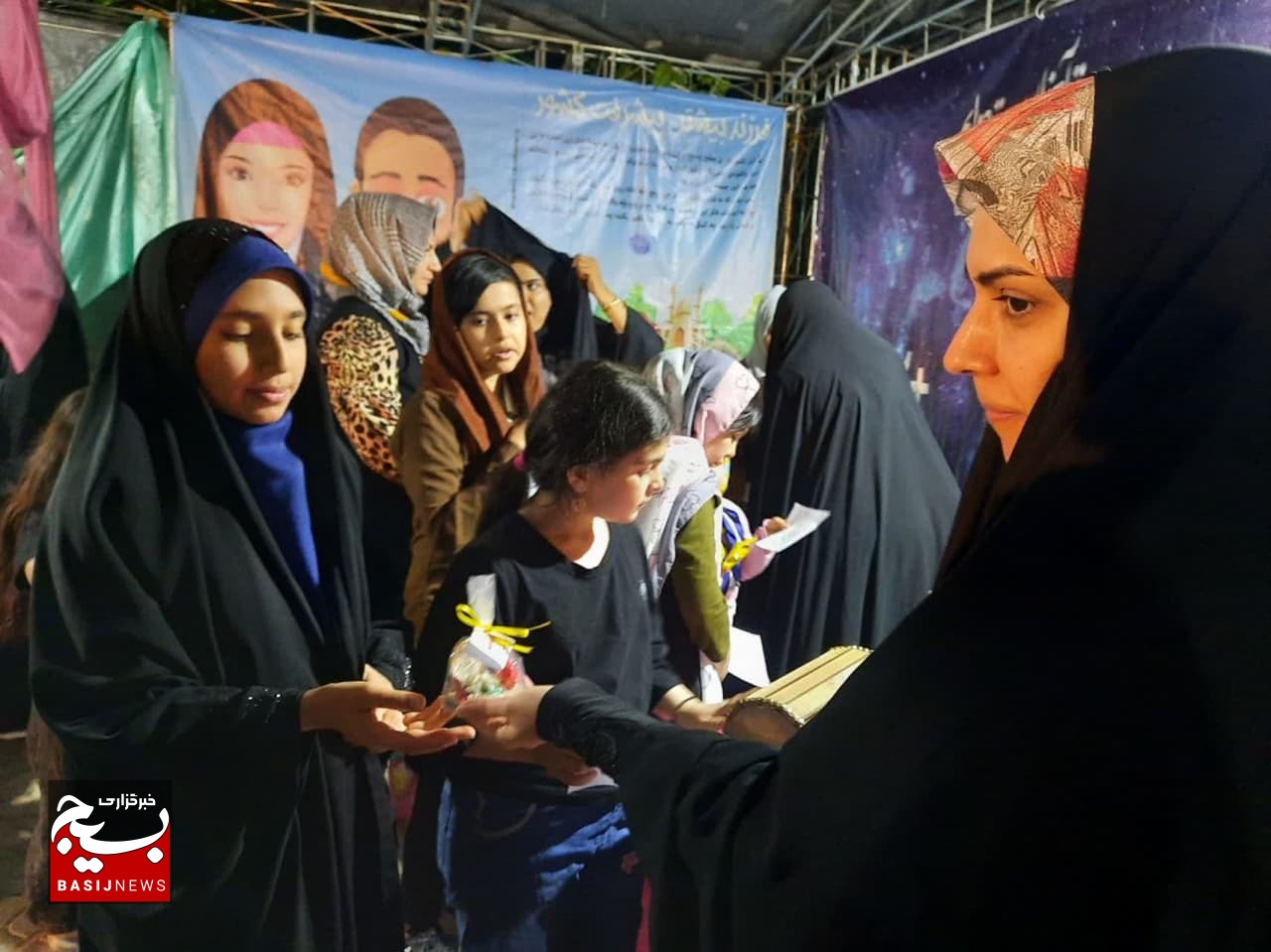 تجربه سازنده بسیجیان جهادی قم در توسعه فرهنگ عفاف و حجاب تجربه سازنده بسیجیان جهادی قم در توسعه فرهنگ عفاف و حجاب