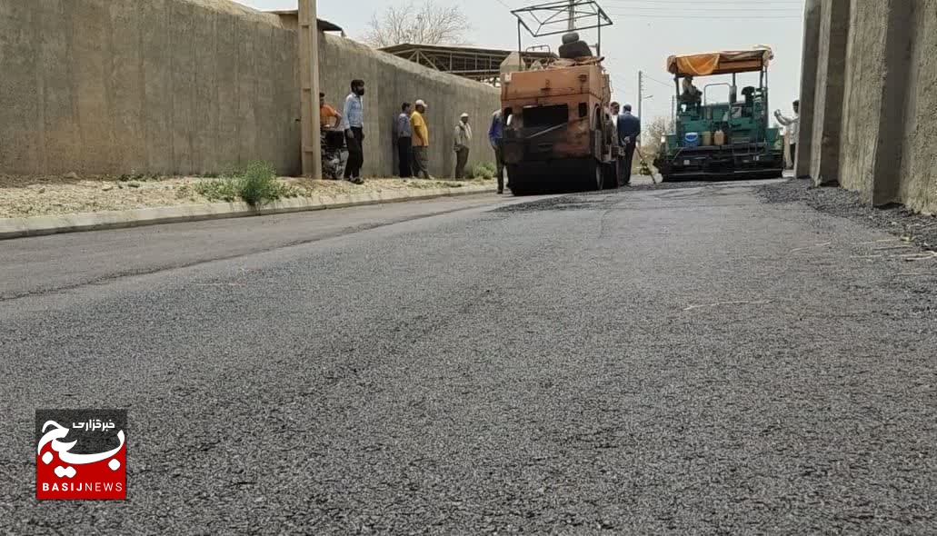 اجرای آسفالت معابر روستای سعدآباد به همت بسیج سازندگی سپاه استان قم اجرای آسفالت معابر روستای سعدآباد به همت بسیج سازندگی سپاه استان قم