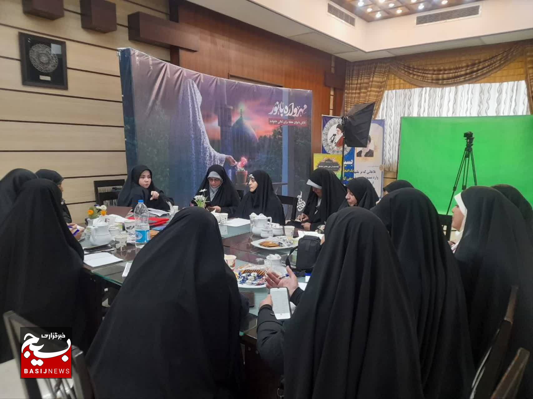 درخشش بانوان بسیجی پردیسان در جشنواره «مهرواره با نور» مشهد مقدس درخشش بانوان بسیجی پردیسان در جشنواره «مهرواره با نور» مشهد مقدس