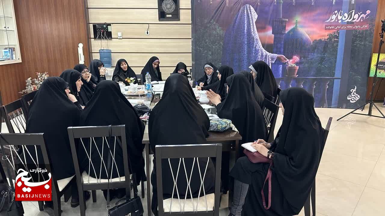 درخشش بانوان بسیجی پردیسان در جشنواره «مهرواره با نور» مشهد مقدس درخشش بانوان بسیجی پردیسان در جشنواره «مهرواره با نور» مشهد مقدس