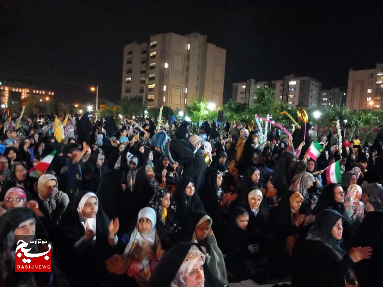 حسن میهن دوستی کودکان پردیسان قمی در جشنهای دهه کرامت حسن میهن دوستی کودکان پردیسان قمی در جشنهای دهه کرامت