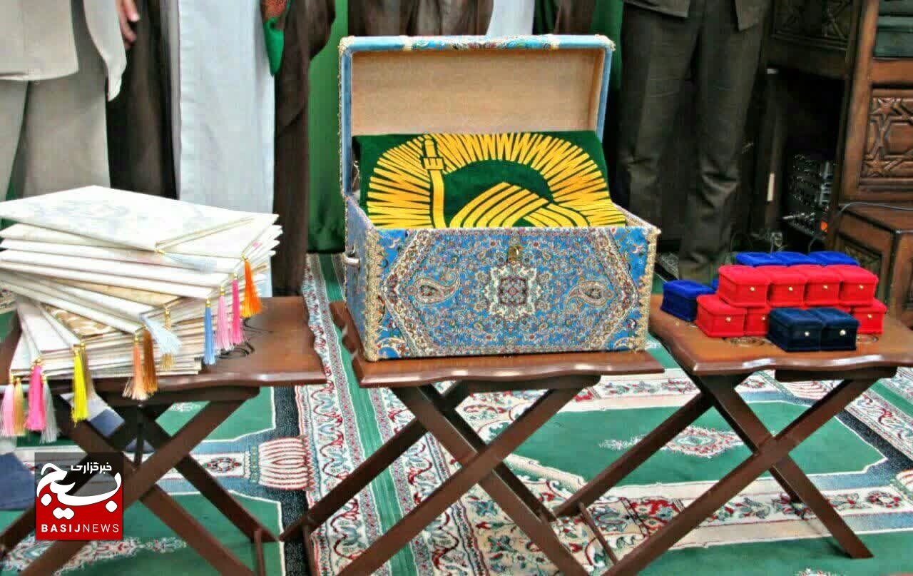 برگزاری همایش «دستان خدا» و تجلیل از خیرین جهادگر قم برگزاری همایش «دستان خدا» و تجلیل از خیرین جهادگر قم