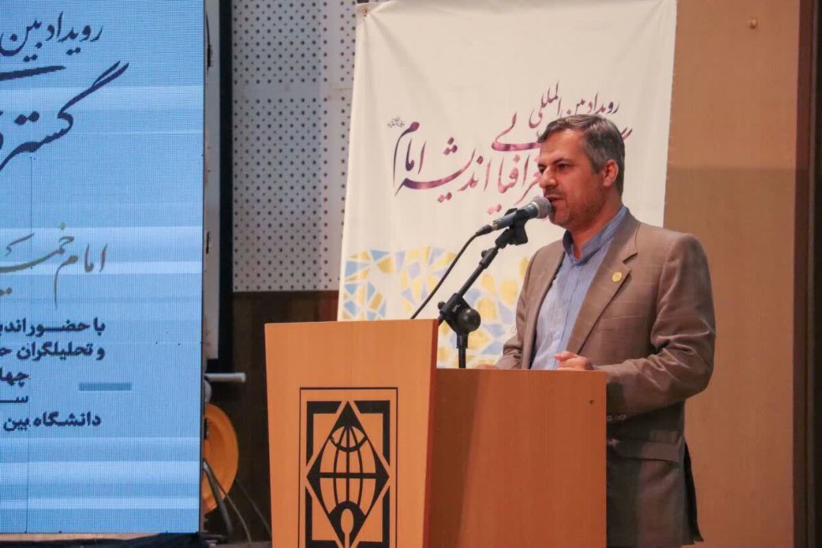 سرنوشت انقلاب با اندیشه های امام راحل گره خورده است