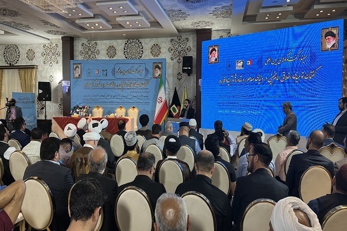 در سمینار «گفتمان توحیدی - اخلاقی امام(ره) در دنیای معاصر» بررسی شد:
ویژگی‌های اخلاقی امام خمینی(ره)؛ از نوع دین‌باوری تا پرهیز از تبلیغ خویش