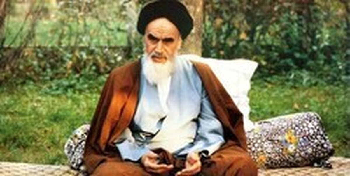 برای آشنایی با امام خمینی (ره) این ۱۵ کتاب را بخوانید و معرفی کنید
