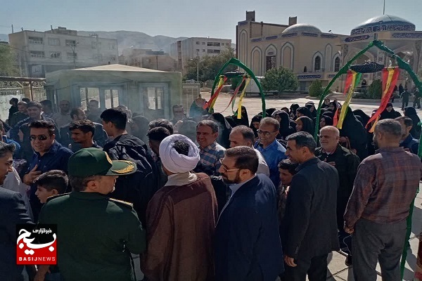 بسیجیان فارس برای تجدید میثاق با رهبری و شرکت در مراسم سالگرد امام امت راهی تهران شدند