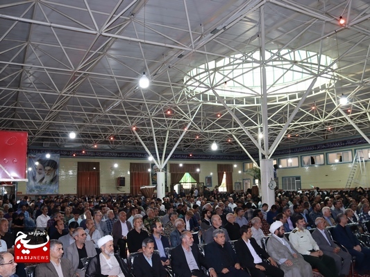 عزت و ا ارمغان امام خمینی(ره) به مسلمانان جهان عزت و ا ارمغان امام خمینی(ره) به مسلمانان جهان