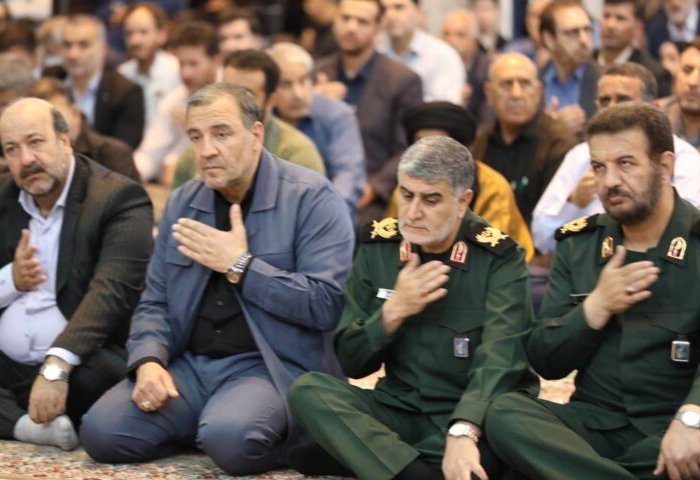 امام راحل (ره) با پشتوانه مردم پرچمدار مبارزه برای احیای دین خدا شد امام راحل (ره) با پشتوانه مردم پرچمدار مبارزه برای احیای دین خدا شد