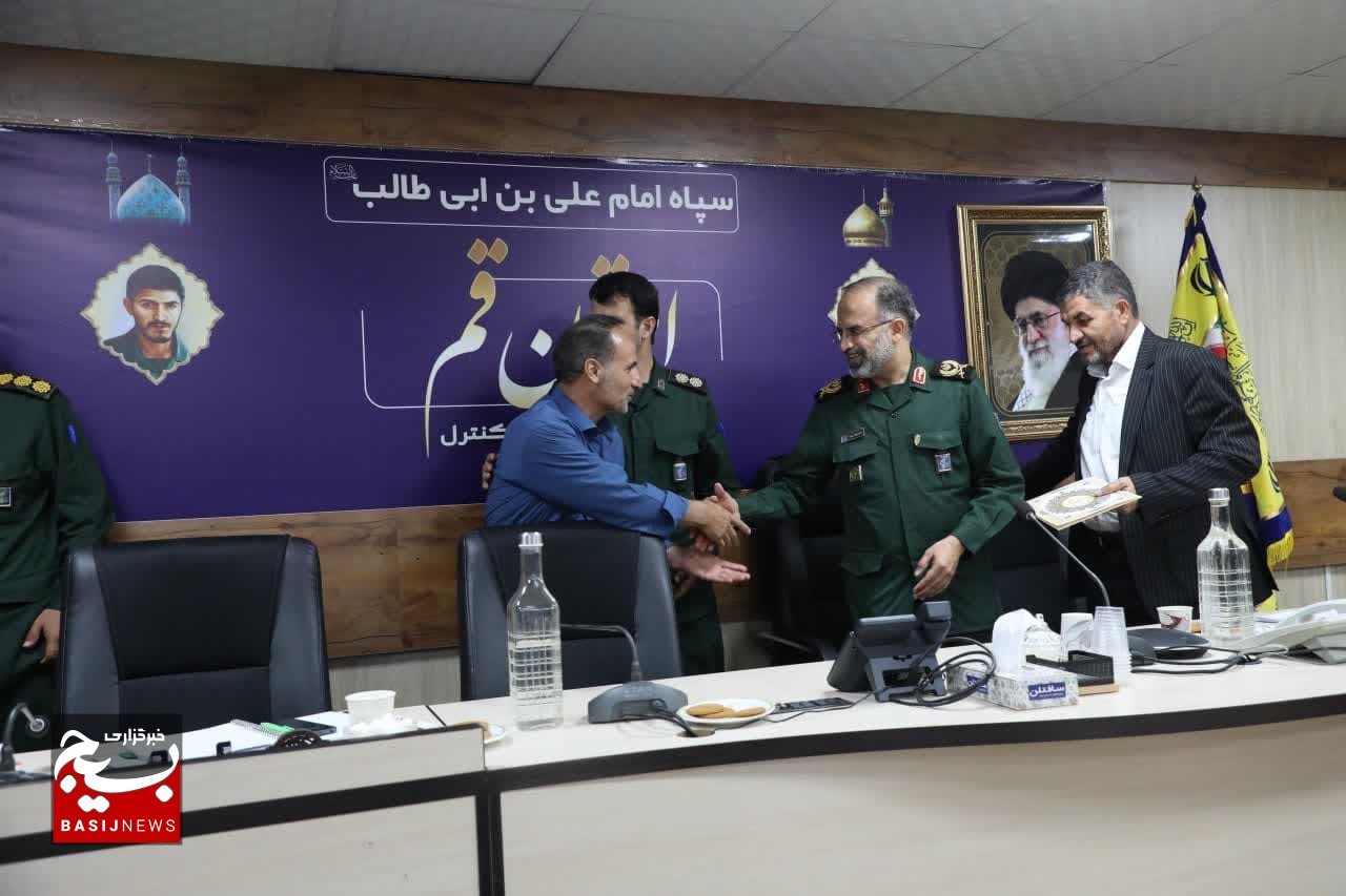 برگزاری جلسه هماندیشی و تجلیل از تعدادی از دبیران آمادگی دفاعی مدارس استان قم برگزاری جلسه هماندیشی و تجلیل از تعدادی از دبیران آمادگی دفاعی مدارس استان قم