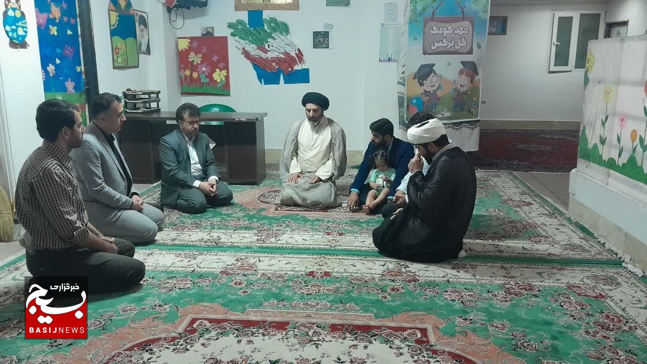 تقدیر از معلمان مدرسه پیامبر اکرم(ص) توسط قرارگاه مسجد امام حسین علیه السلام پردیسان قم تقدیر از معلمان مدرسه پیامبر اکرم(ص) توسط قرارگاه مسجد امام حسین علیه السلام پردیسان قم