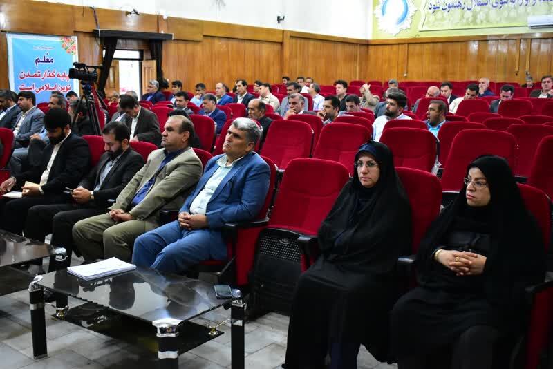 38 عنوان برنامه در کمیته فرهنگیان و دانش آموزی در حوزه‌های مختلف برای برگزاری کنگره شهدای استان پیش‌بینی شده است
